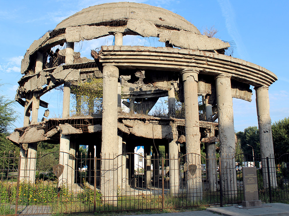 Ротонда — руины одного из зданий Воронежской областной клинической больницы, разрушенного во время боев. После войны его решили не восстанавливать и оставили как память. Со временем мемориал стал разрушаться, например в 2008 году окончательно рухнул купол
