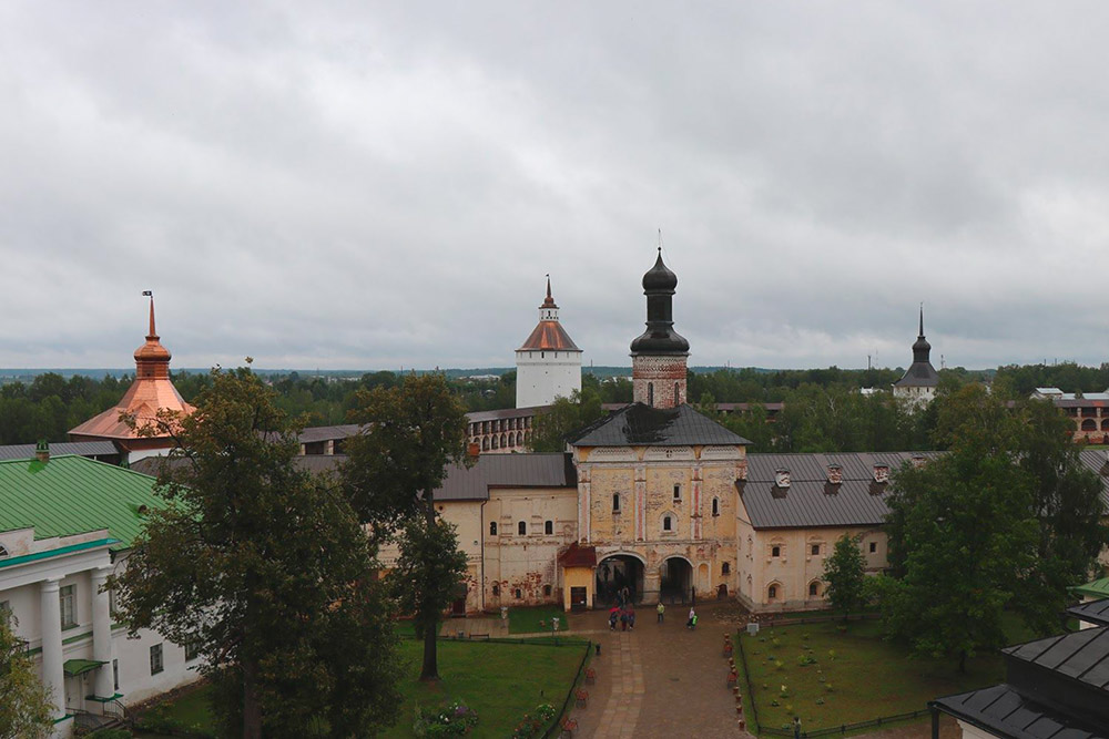 Вид с колокольни Кирилло-Белозерского монастыря