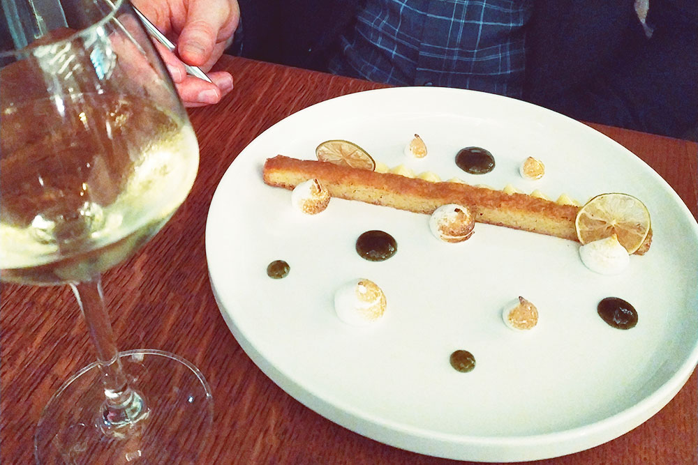 Десерт во французской кухне — самостоятельное блюдо. Его не принято запивать чаем или кофе