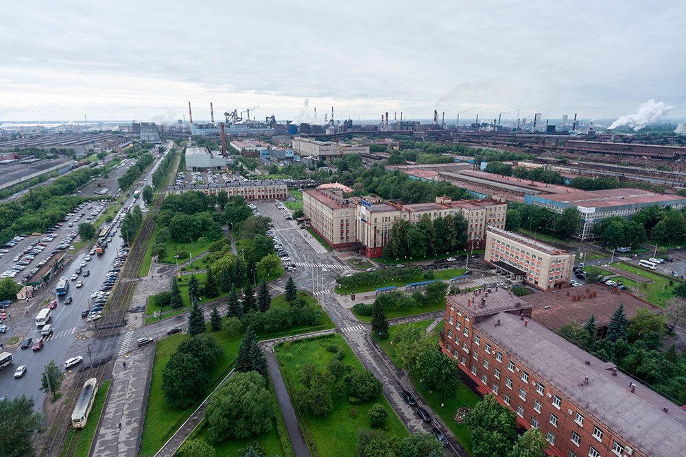 Панорама Череповецкого металлургического комбината. Фото: Kekyalyaynen / Shutterstock