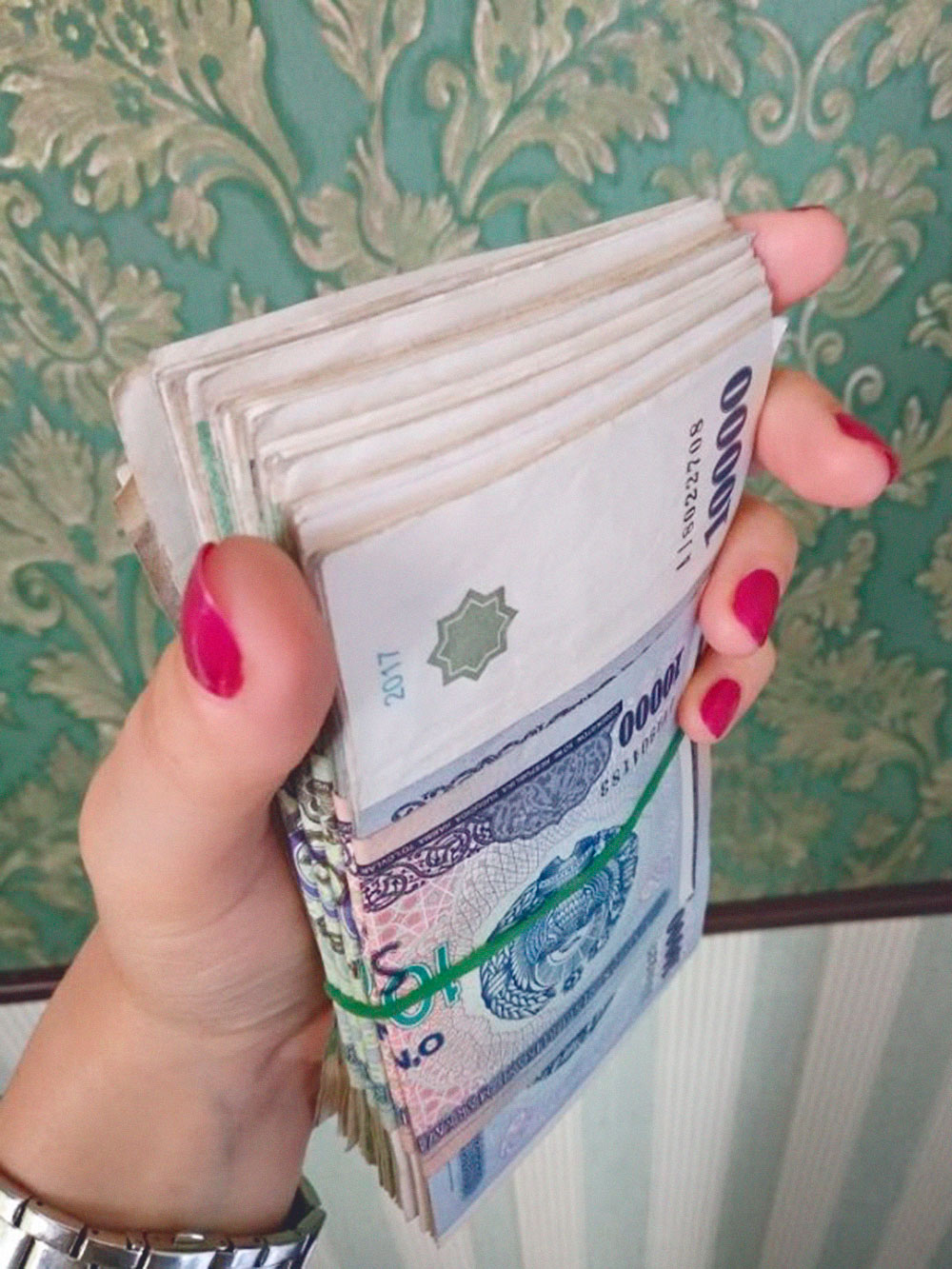 Обменяли 100 долларов на узбекские сумы и почувствовали себя богачами