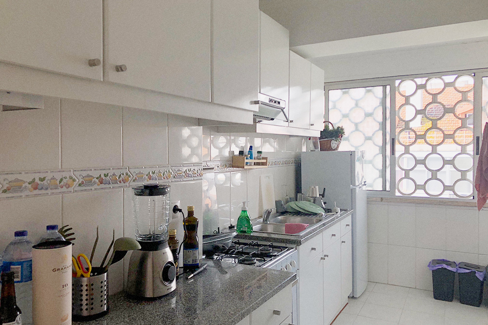 Многие квартиры в Лиссабоне сдаются без мебели, но в нашей мебель и кухонная техника уже были