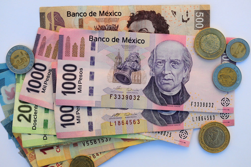 В Мексике в основном в ходу банкноты, монетами можно расплатиться в общественном транспорте или кинуть в шляпу музыкантам