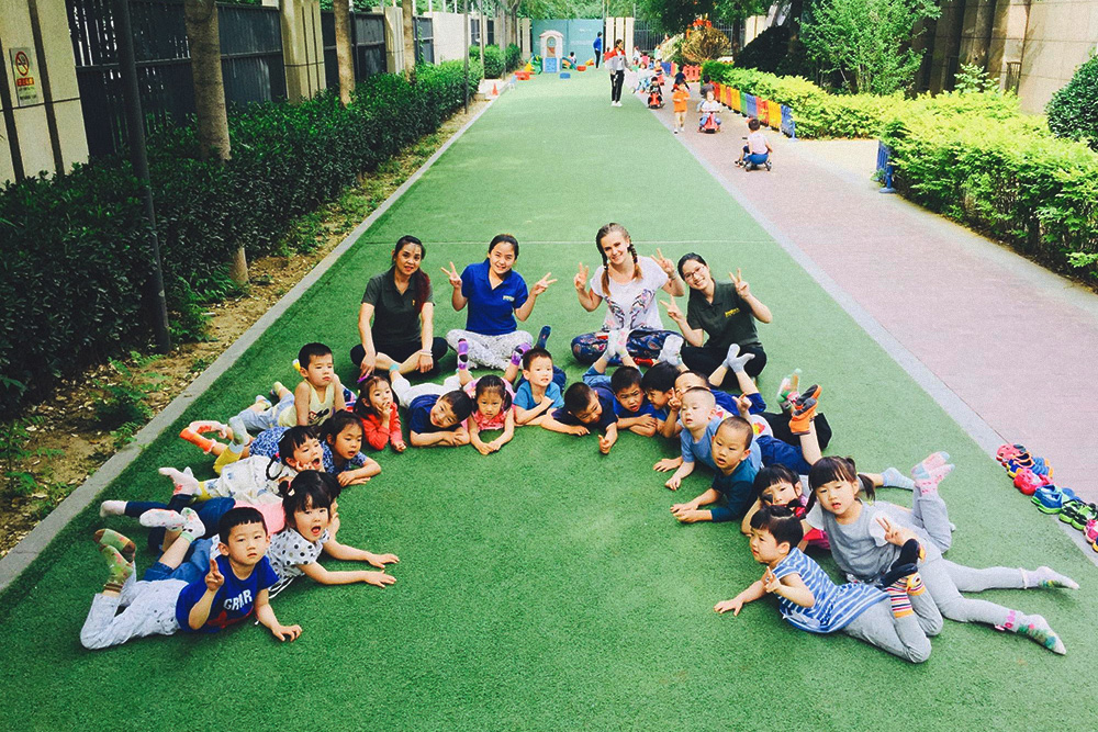 Я преподавала английский в частном китайском детском саду. В группе числилось 22 человека, но обычно ходило около 16