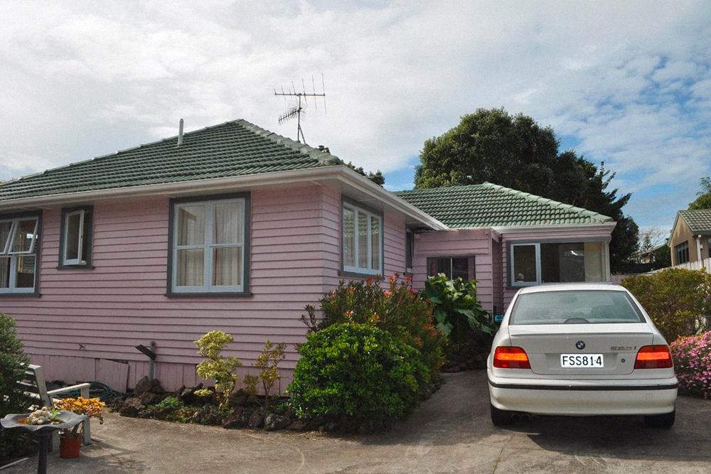 Моя машина и первое жилье, которое я арендовал в Новой Зеландии с тремя другими студентами