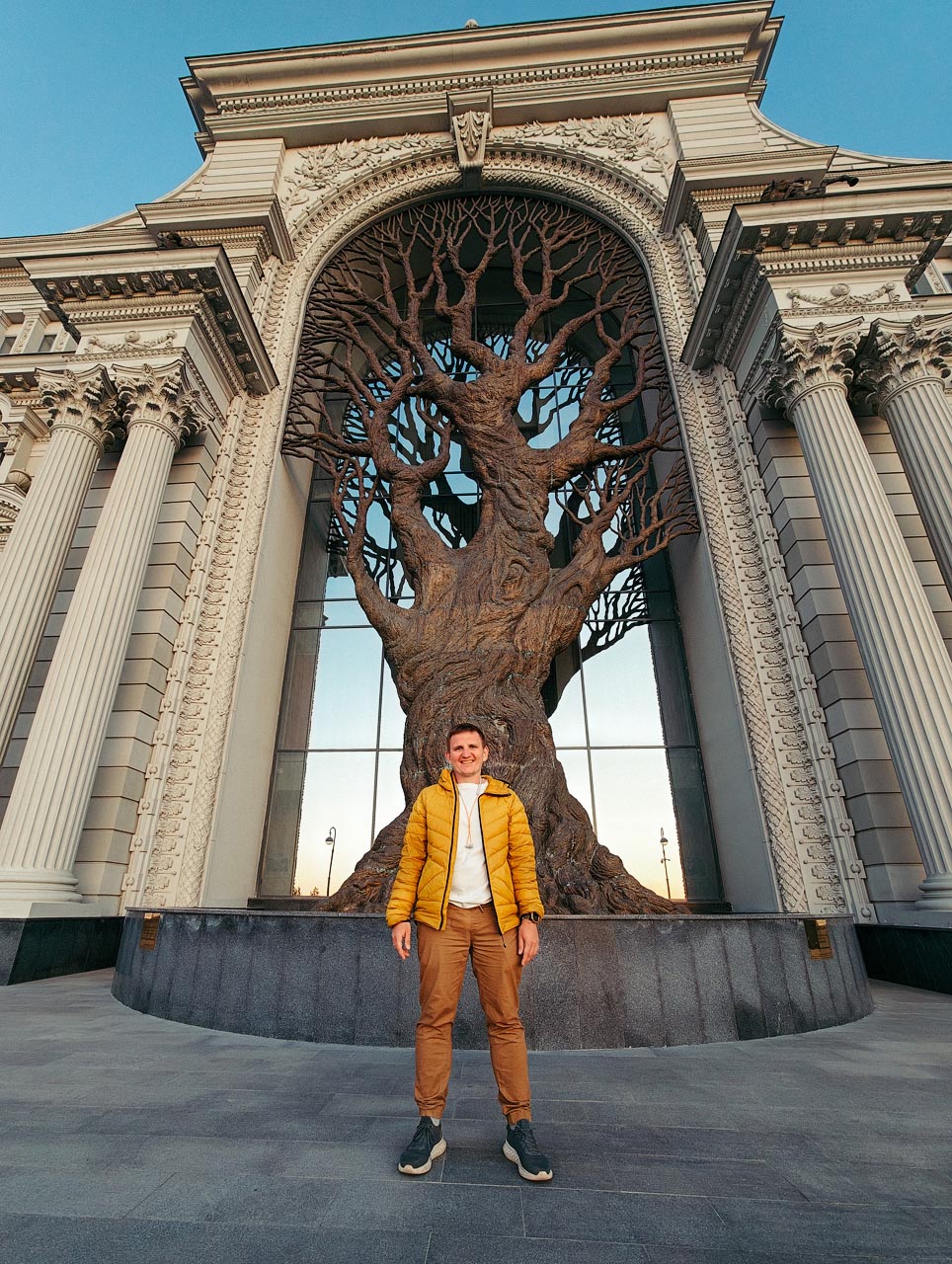 Дворец земледельцев. Что интересно, все популярные символы города — новострой