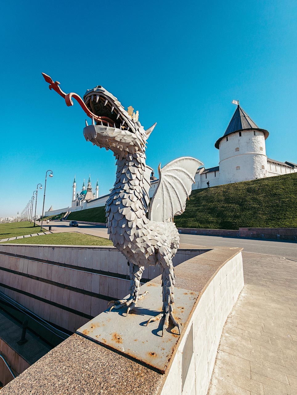 Вообще я должен был уехать ночью, но что-то пошло не так — я не учёл, что в Казани 2 вокзала и пришёл не тот, а за 20 минут добраться до другого шансов почти не было, поэтому пришлось остаться ещё на день. За отмену билета, за 20 минут до отхода поезда мне вернули 800р.
