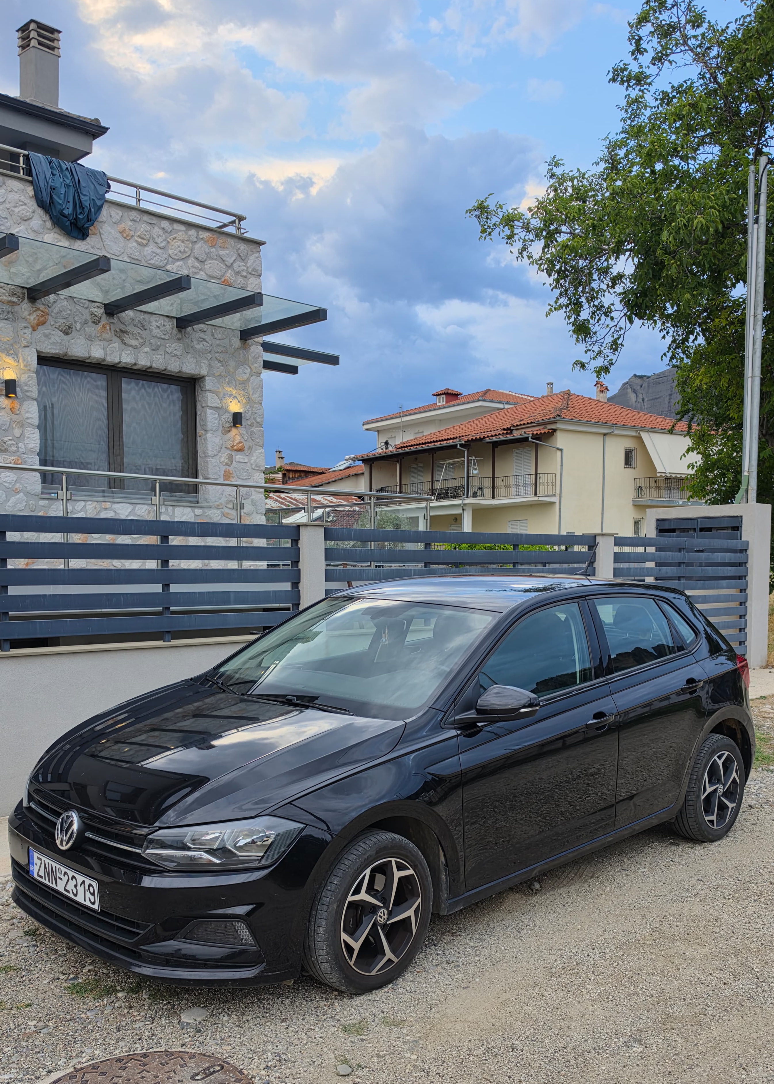 Самым выгодным вариантом оказался дизельный Volkswagen Polo 2020 г.в. с механической коробкой передач и базовой страховкой (КАСКО) за 225 €