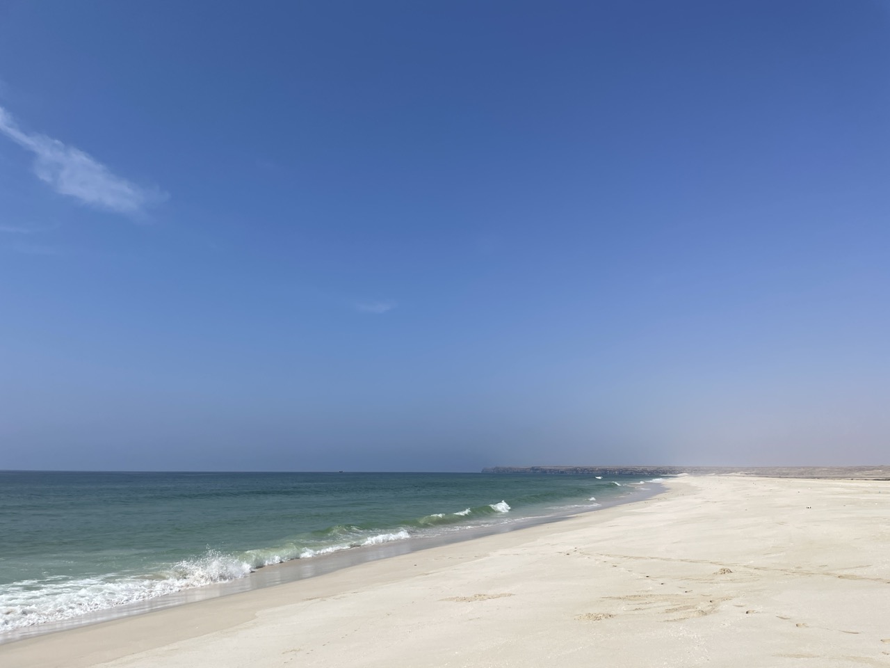 Perceptive Beach. Нет, это не Мальдивы. Такой безлюдный чистейший пляж находился недалеко от места ночевки примерно посередине пути к южной части страны.