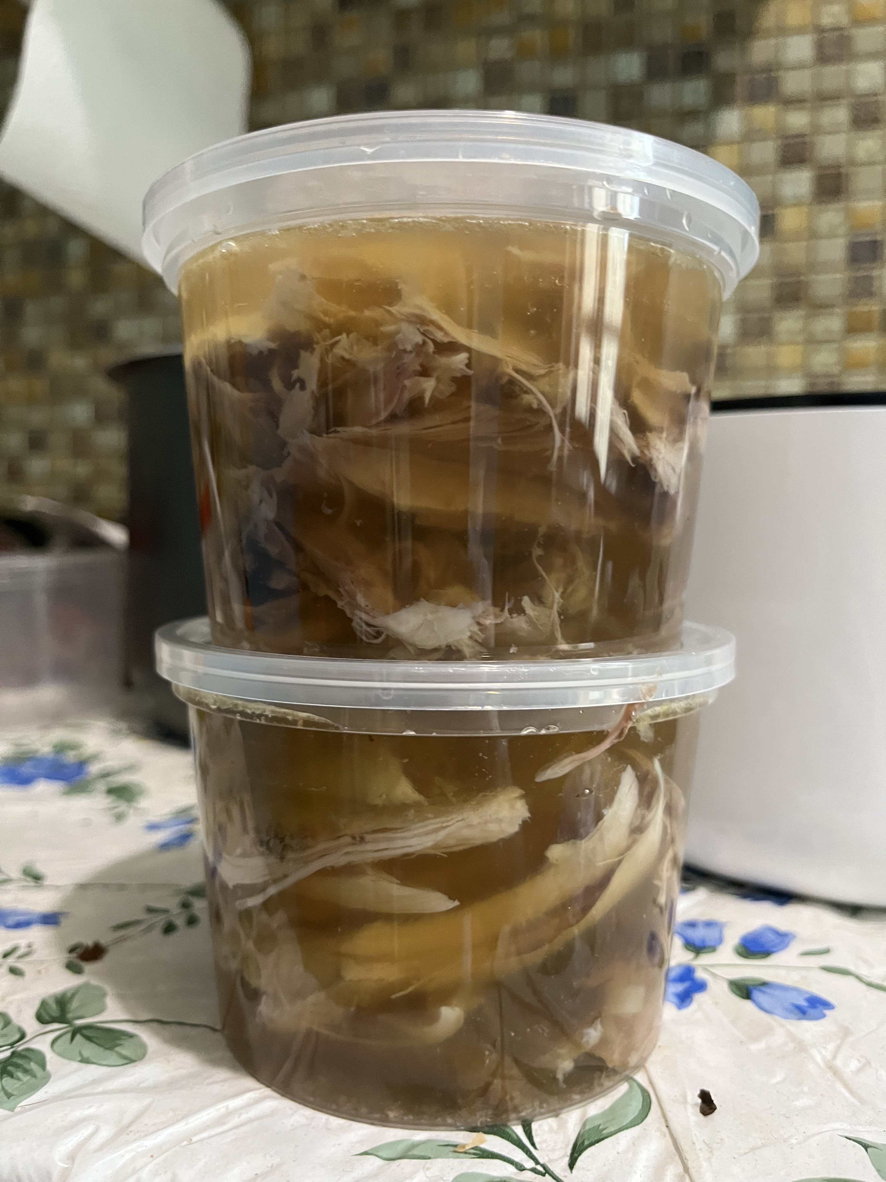 Бульон для супа замораживаю с мясом в одноразовых контейнерах
