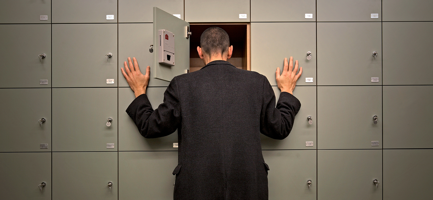 Почему банки блоки­руют переводы и как можно избежать огра­ничений: рекоменда­ции ЦБ ​и экспертов