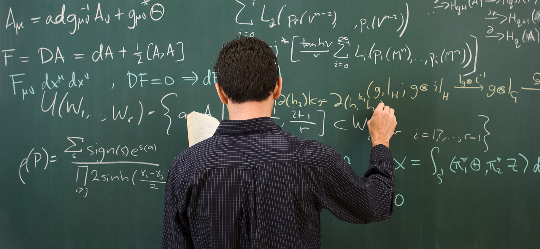 Т⁠-⁠Банк расширил стипендиаль­ную программу — моло­дым ученым будут платить 30 000 ₽ в месяц