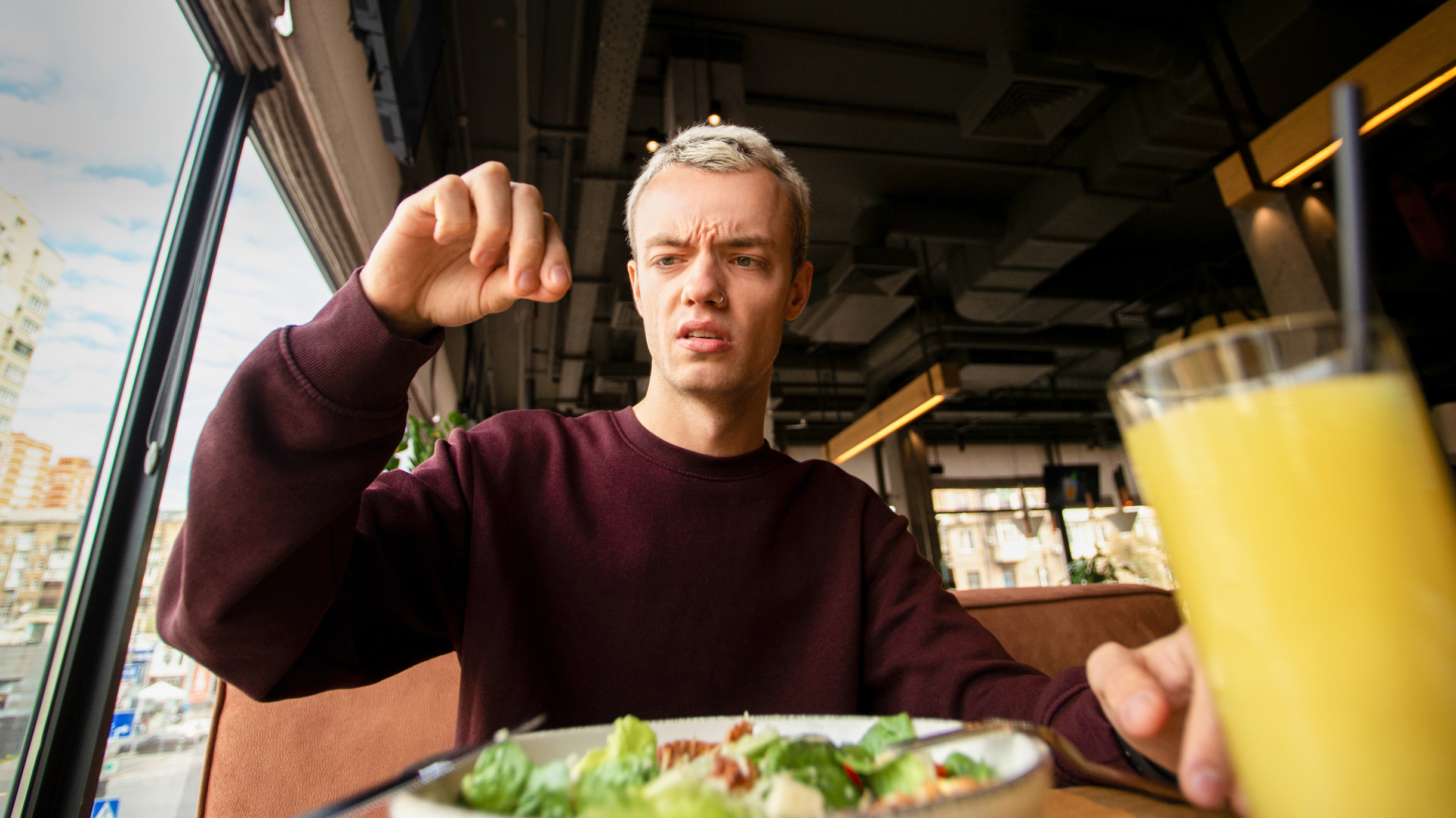 «Голосую рублем»: 7 советов, как бороться с некачественной едой в заведениях