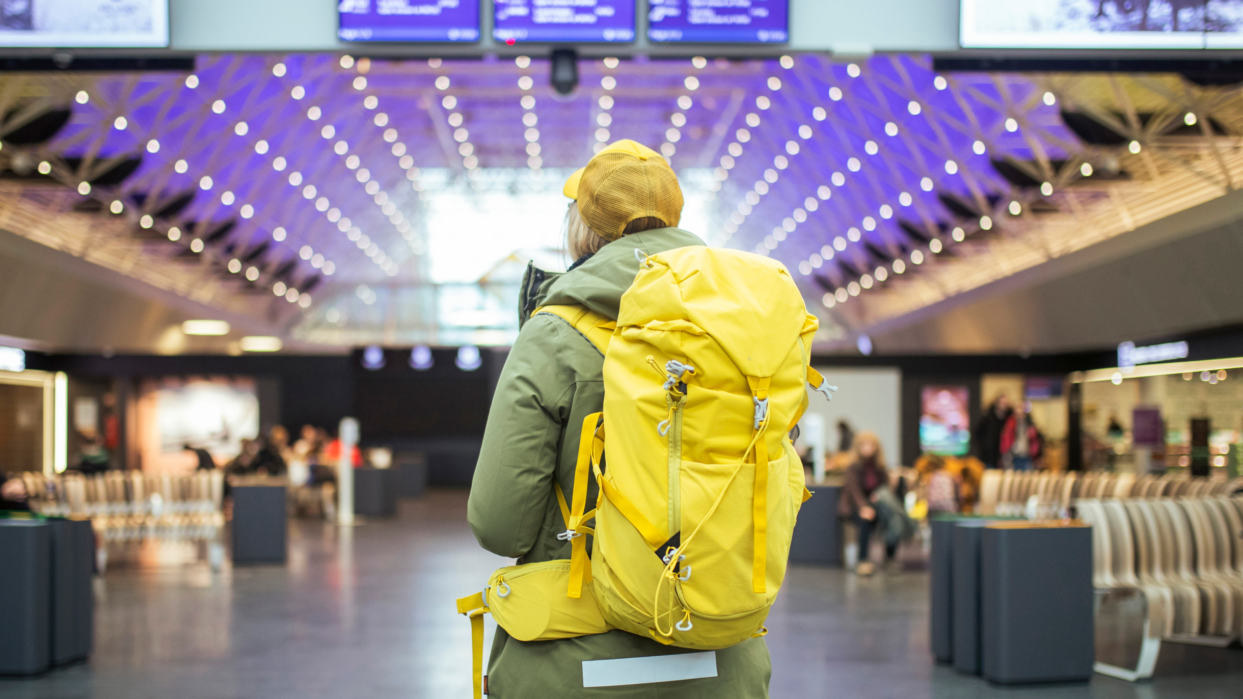 «Проходит в калибраторы любых авиакомпаний»: 20 лучших сумок и рюкзаков для ручной клади