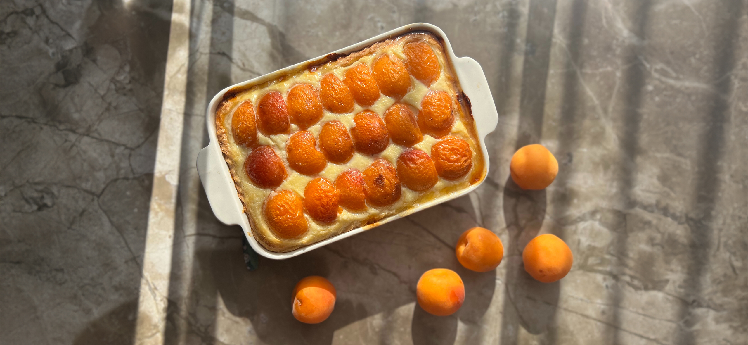 Рецепт пирога с абри­косами и нежной творожной начинкой
