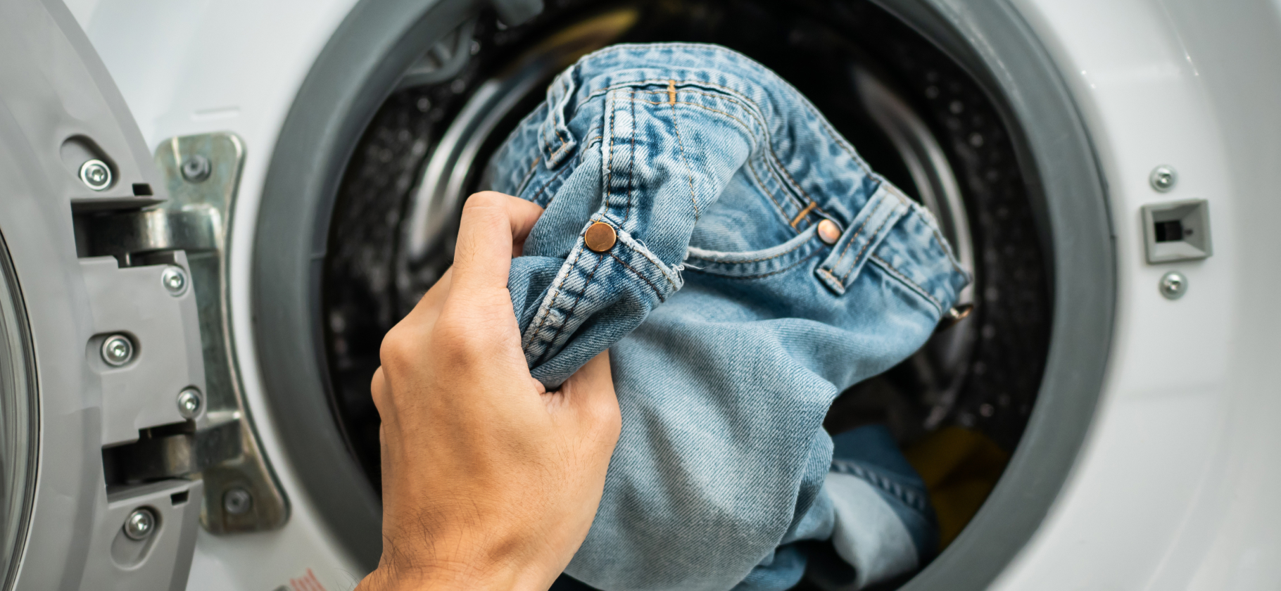 Не гладить и стирать джинсы раз в квартал: 9 лайфхаков для ухода за гардеробом