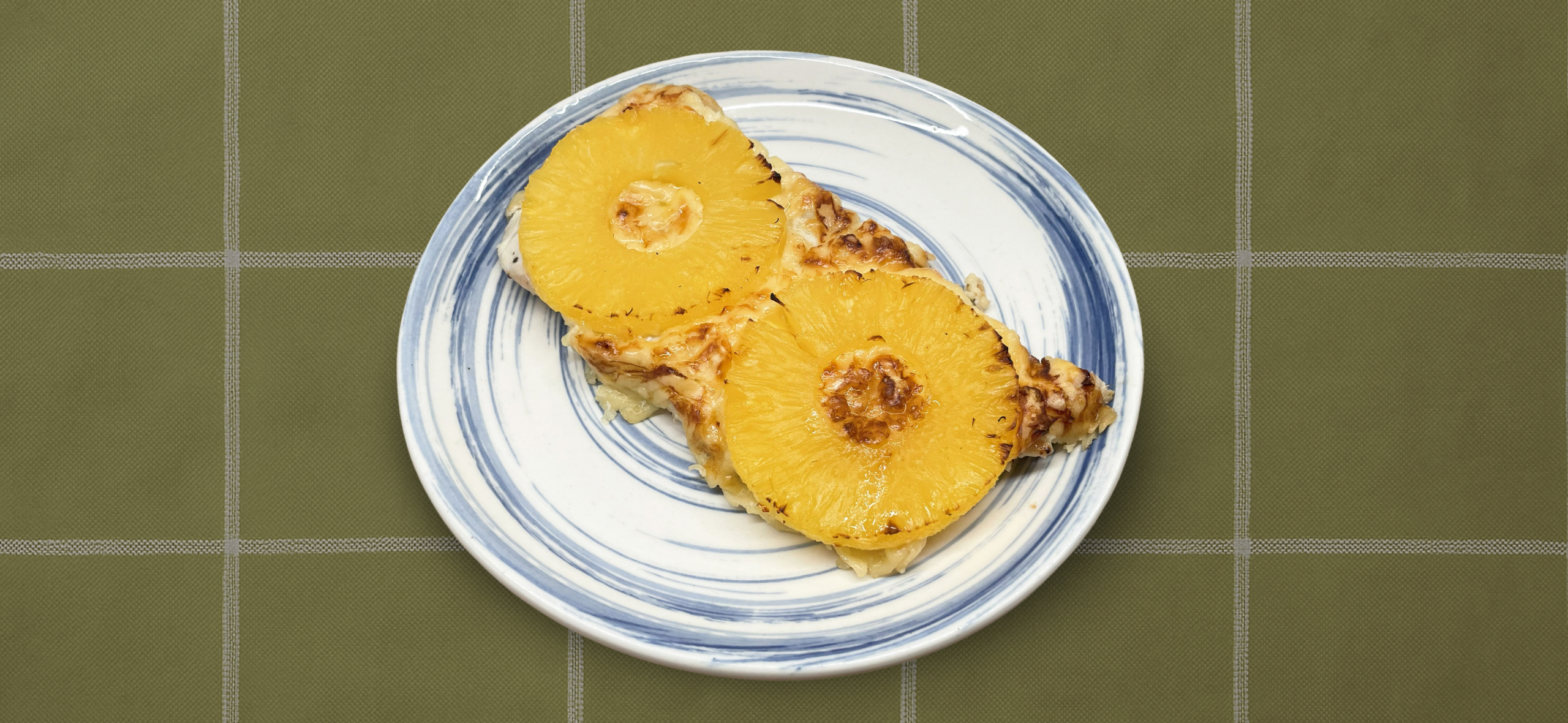 Рецепт курицы с ана­насами в духовке — 15 минут активной готовки