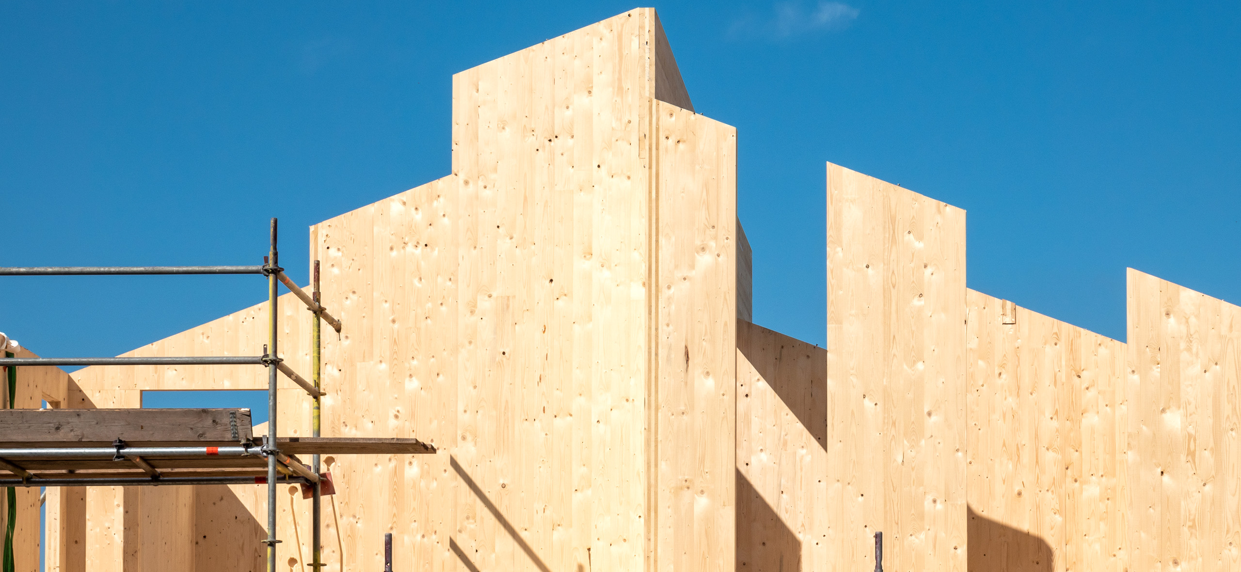 Как построить дом из CLT⁠-⁠панелей и сколько это стоит в 2026 году