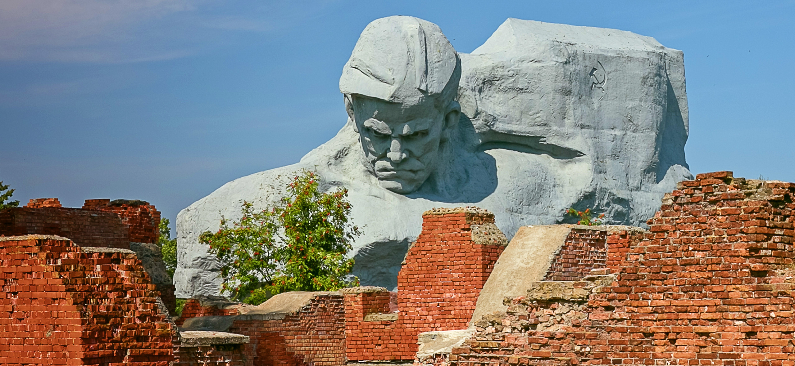 Замки, фонари, музеи и Брестская крепость: 17 досто­при­ме­чатель­ностей Бреста и его окрестностей