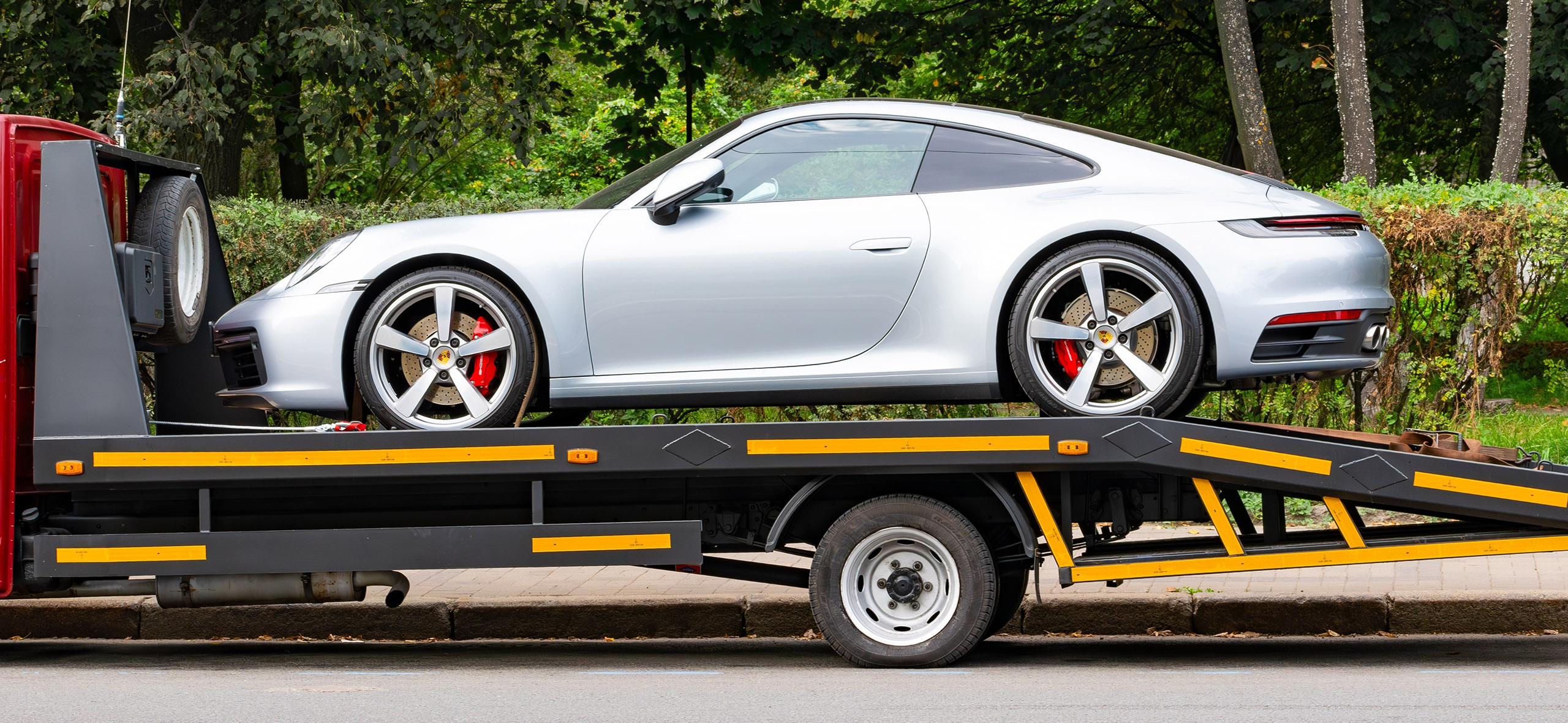 В каких случаях стоит вызвать эвакуатор