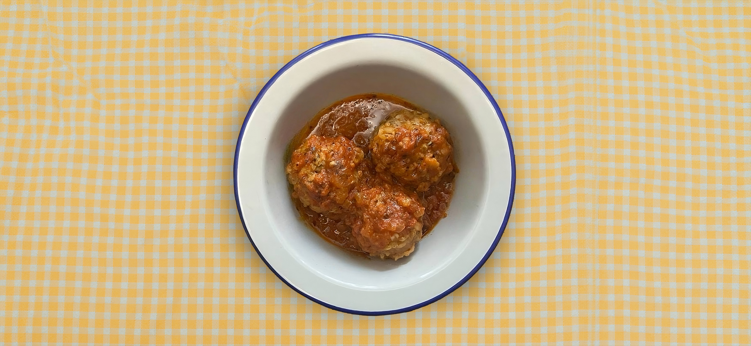 Рецепт сытных ежиков в томатном соусе: обед на всю семью за час