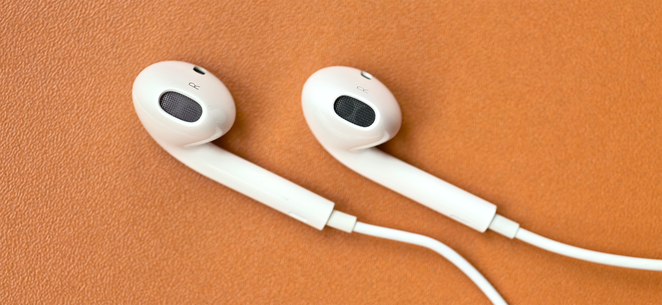 Как отличить Apple EarPods от подделки: на что смотреть при покупке