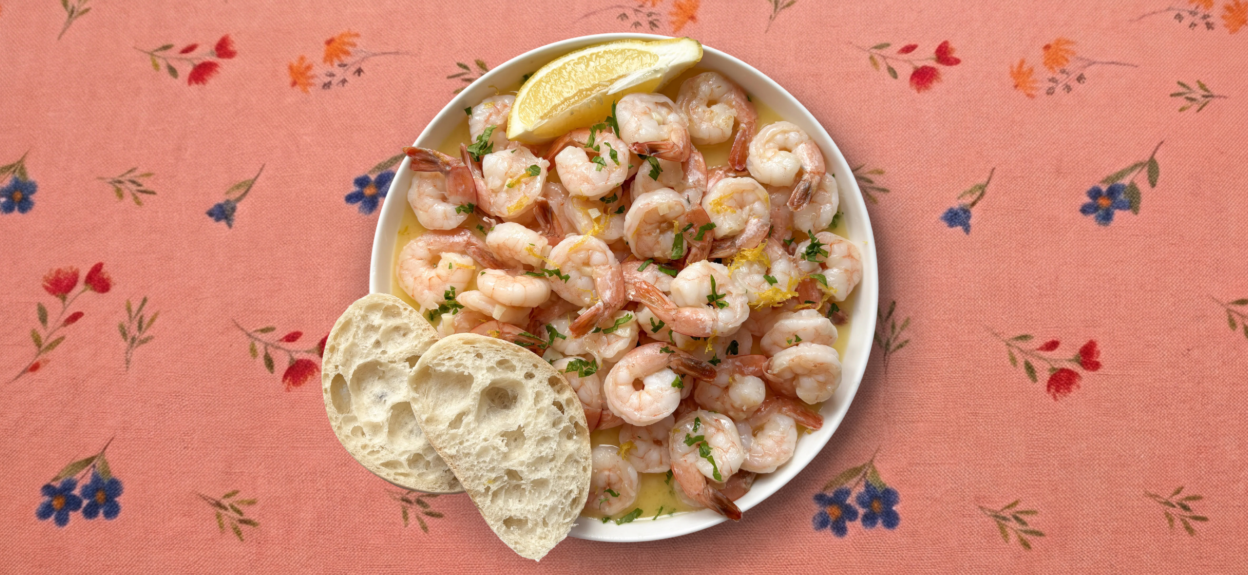 Рецепт креветок с чес­ноком на ско­вороде — идеальная закуска или основа для пасты