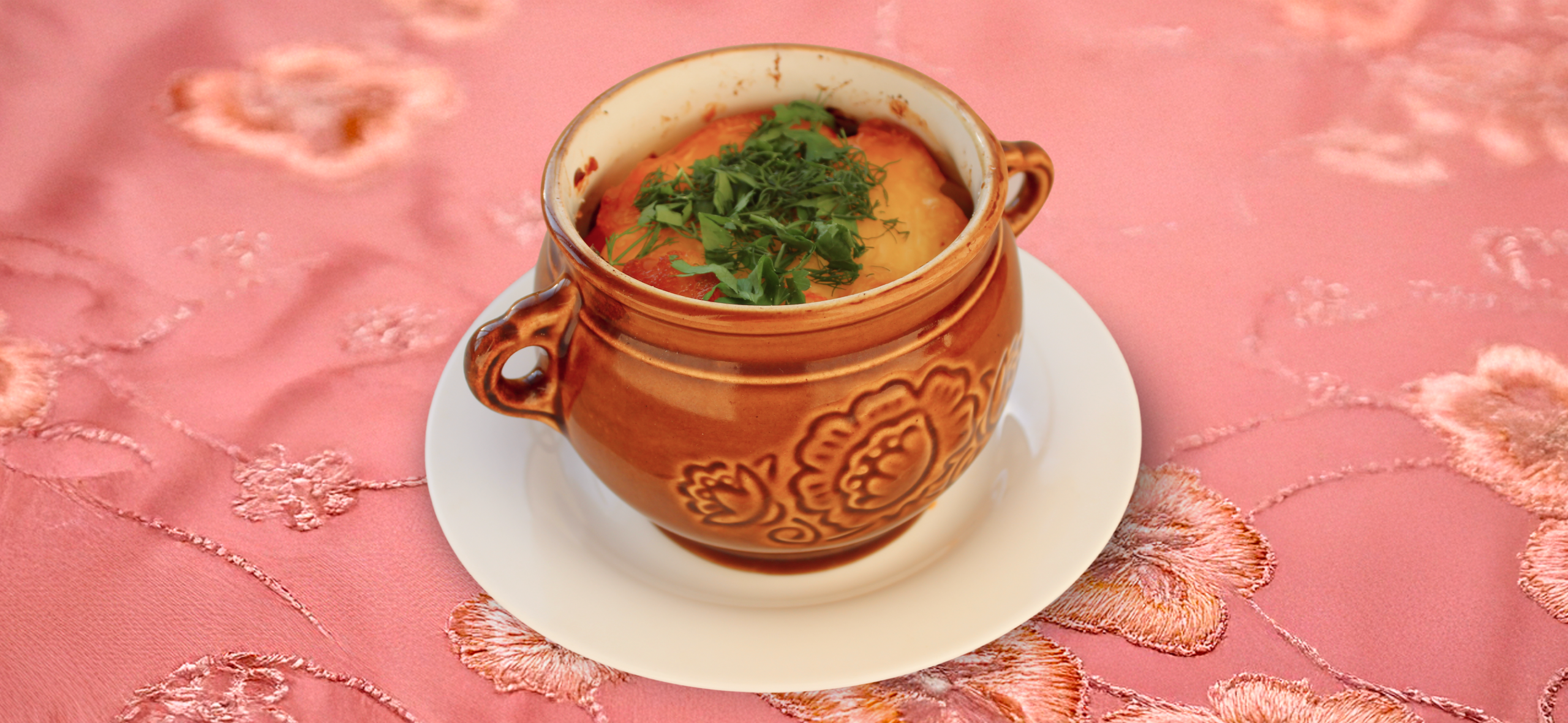 Рецепт жаркого из мяса с картошкой в горшочках