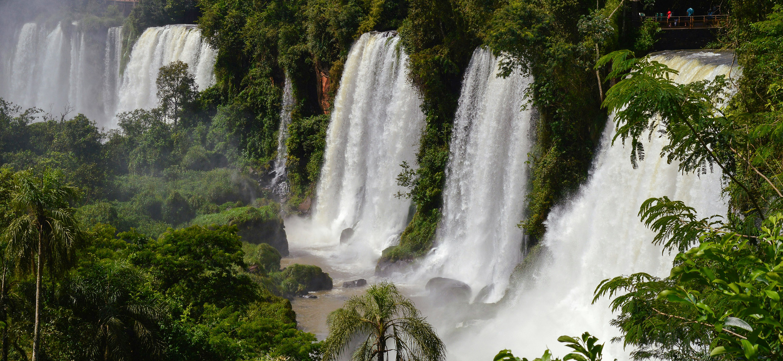 Я посмотрела на водопады Игуасу из двух стран