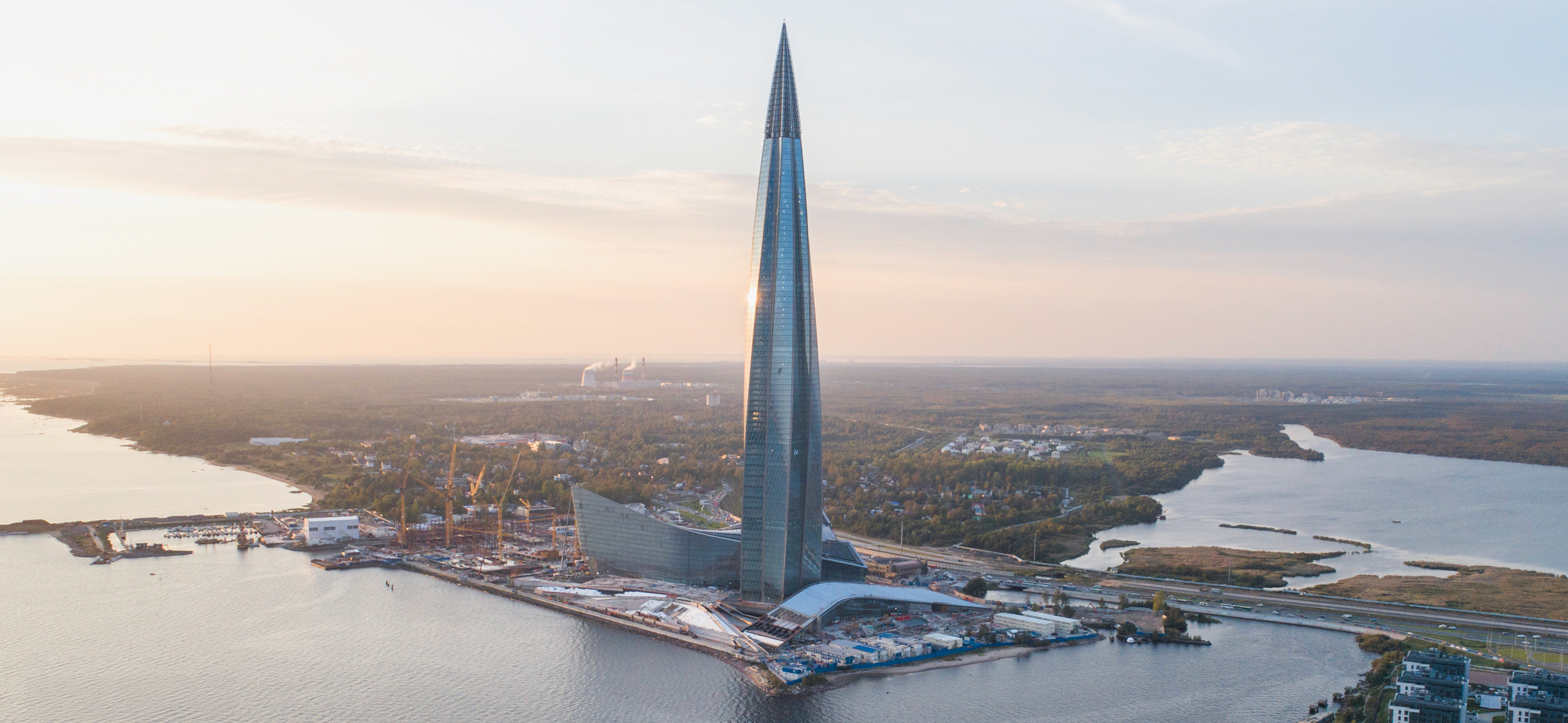 Самый северный небоскреб, «кукуру­зина» и предмет споров: чем заняться в «Лахта-центре» и вокруг