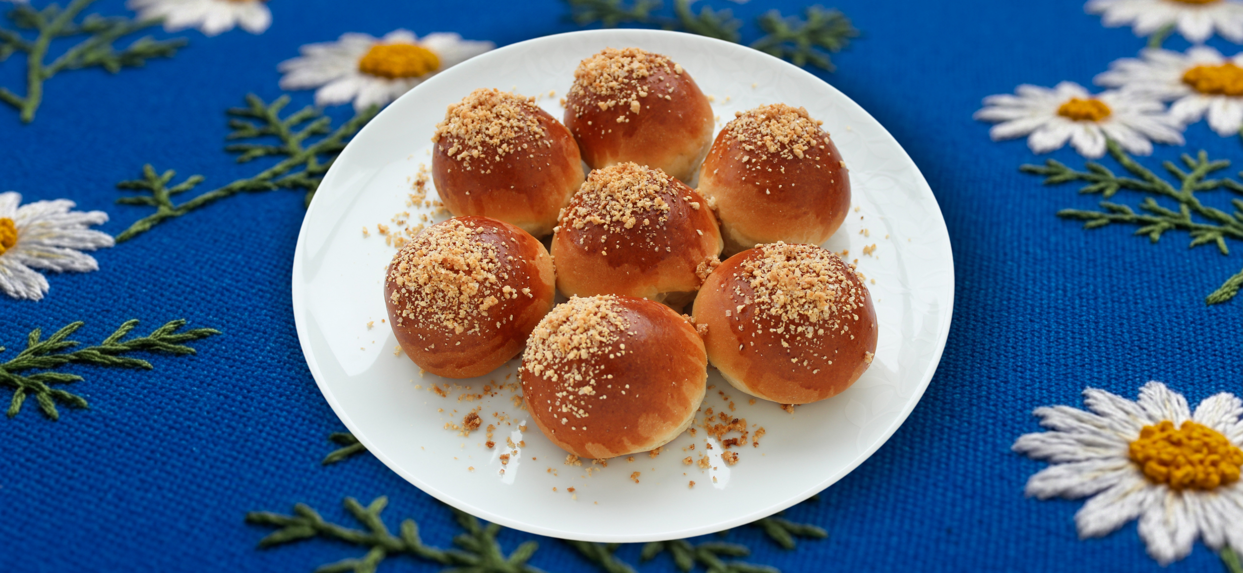 Рецепт булочек на молоке с хрустя­щей посыпкой — 15 ₽ за штуку