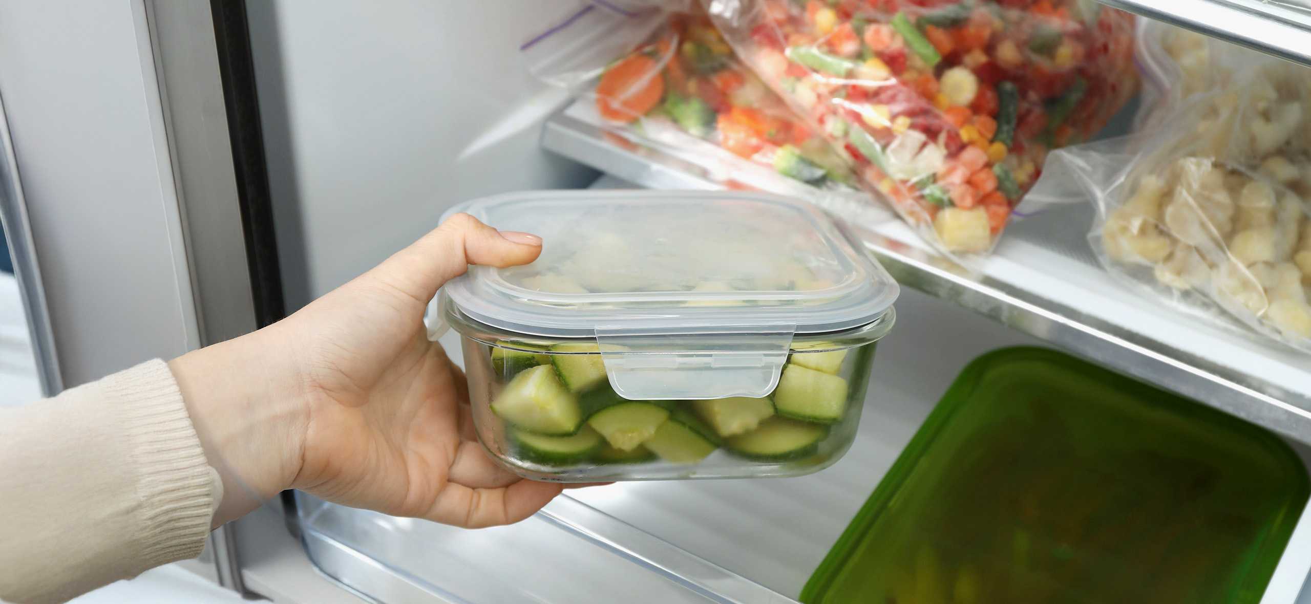 Как хранить про­дукты в холодиль­нике