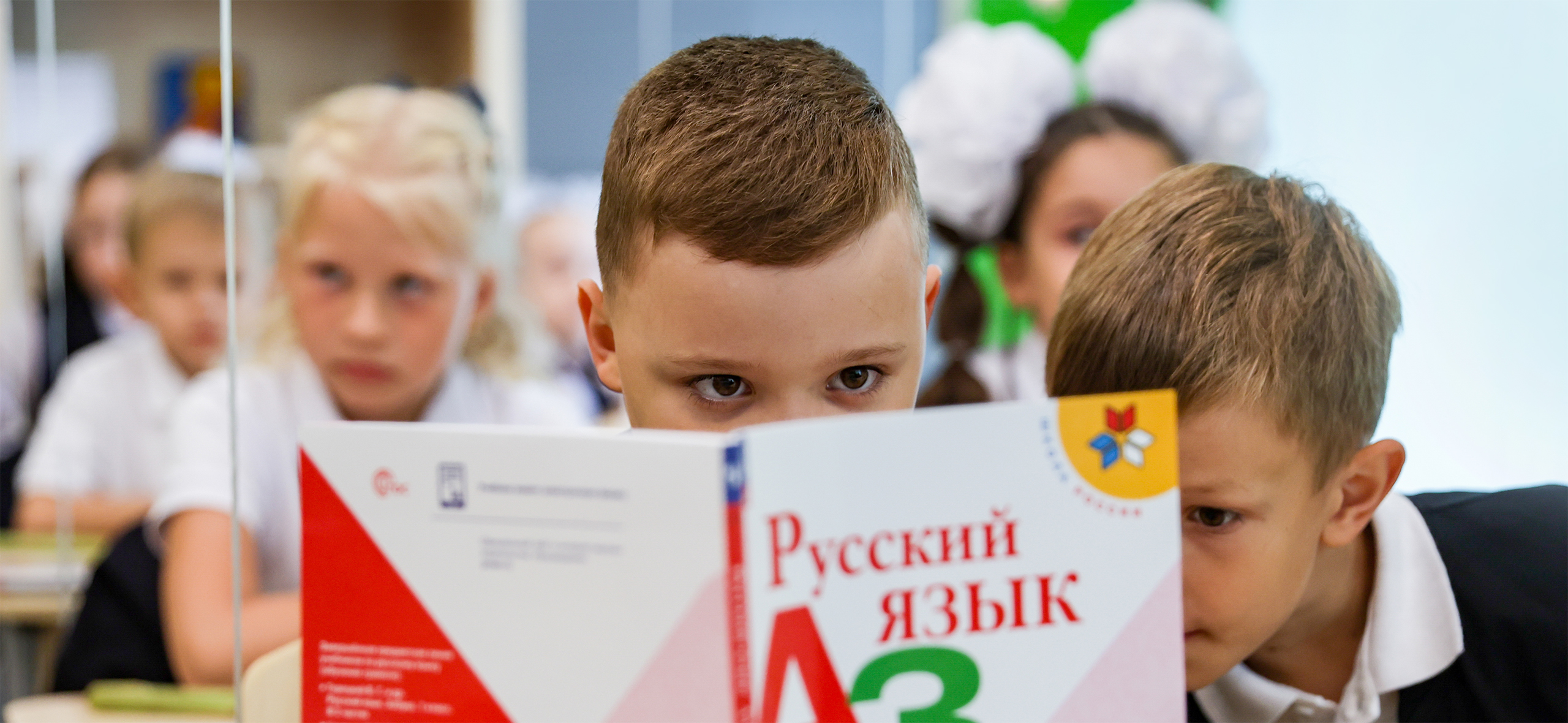 Больше истории и военной подго­товки, меньше — иностранного языка: что изме­ни­лось в шко­лах с 1 сентя­бря 2026 года
