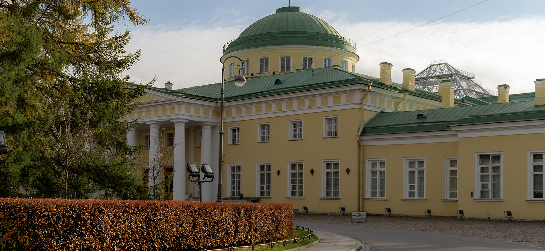 Увидеть камин Врубеля и попасть в Таврический дворец: 7 бесплатных экскурсий по Петербургу