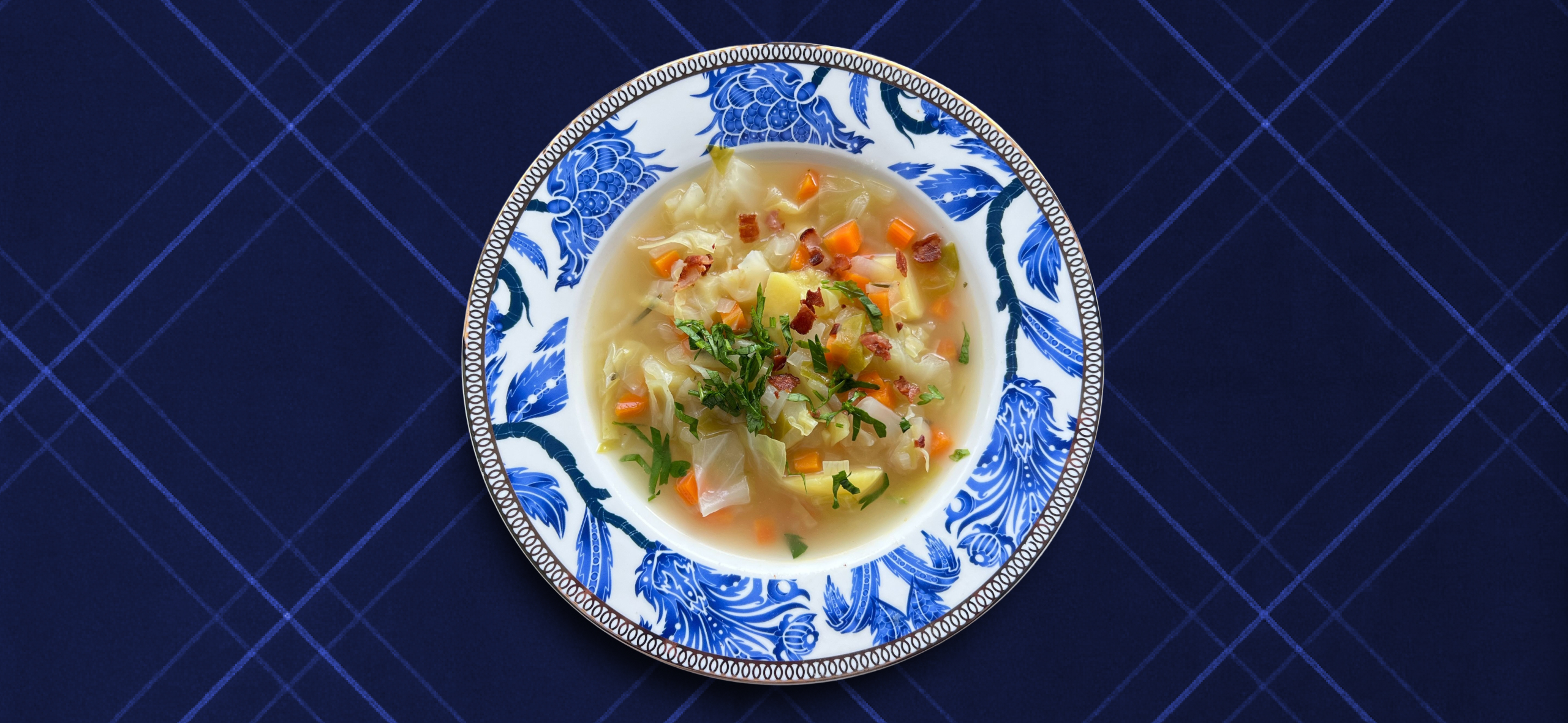 Рецепт картофель­ного супа с капустой и беко­ном — 80 ₽ за порцию