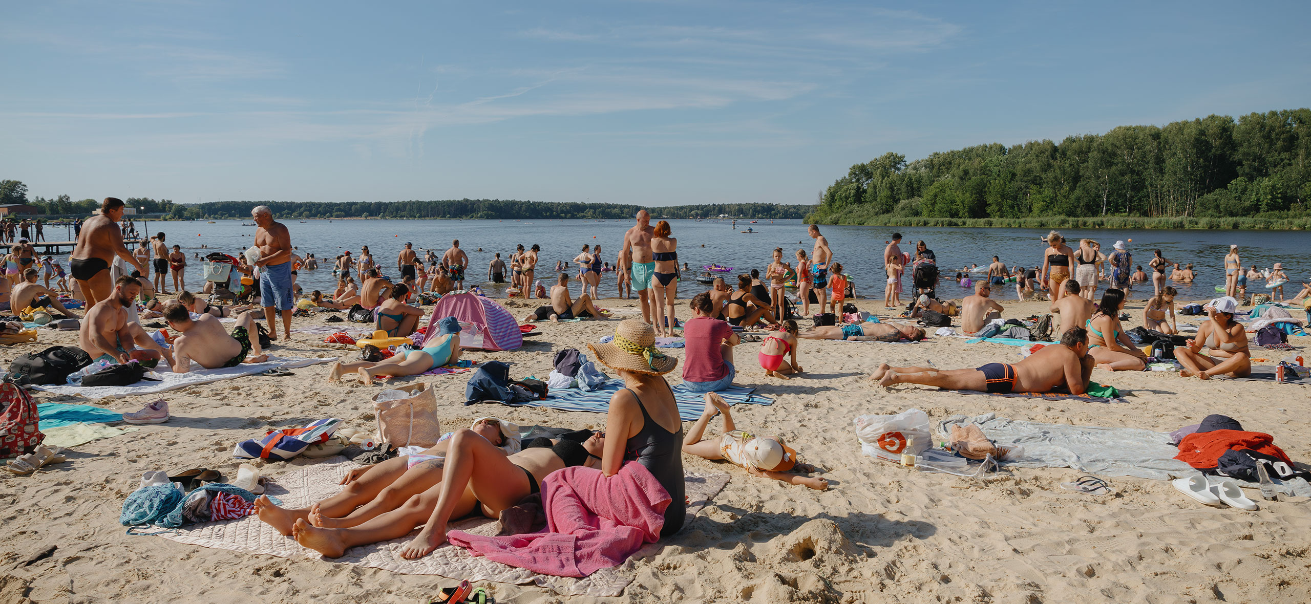 Где спасаться от жары в Москве: пляжи озера Сенеж