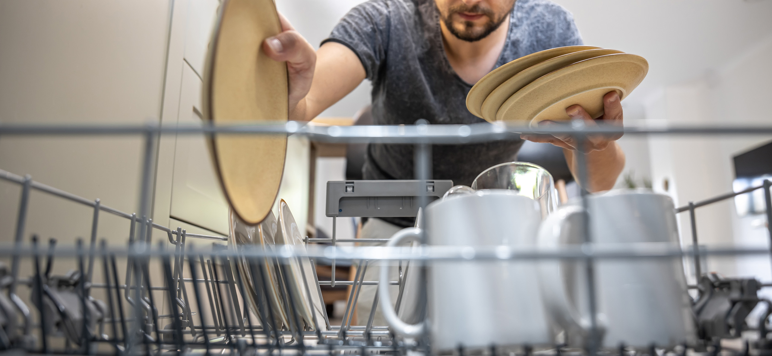Правильный унитаз, посудомойка и еще 3 способа экономить в быту