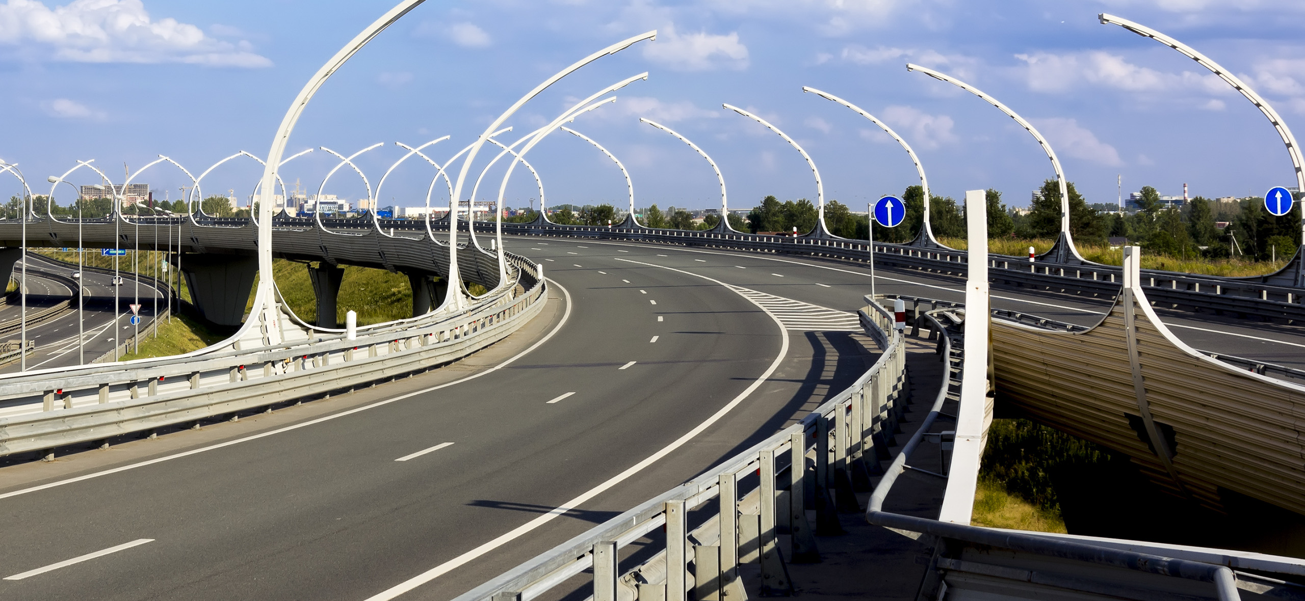 Как ездить по Коль­цевой автомобиль­ной дороге Санкт-Петер­бурга