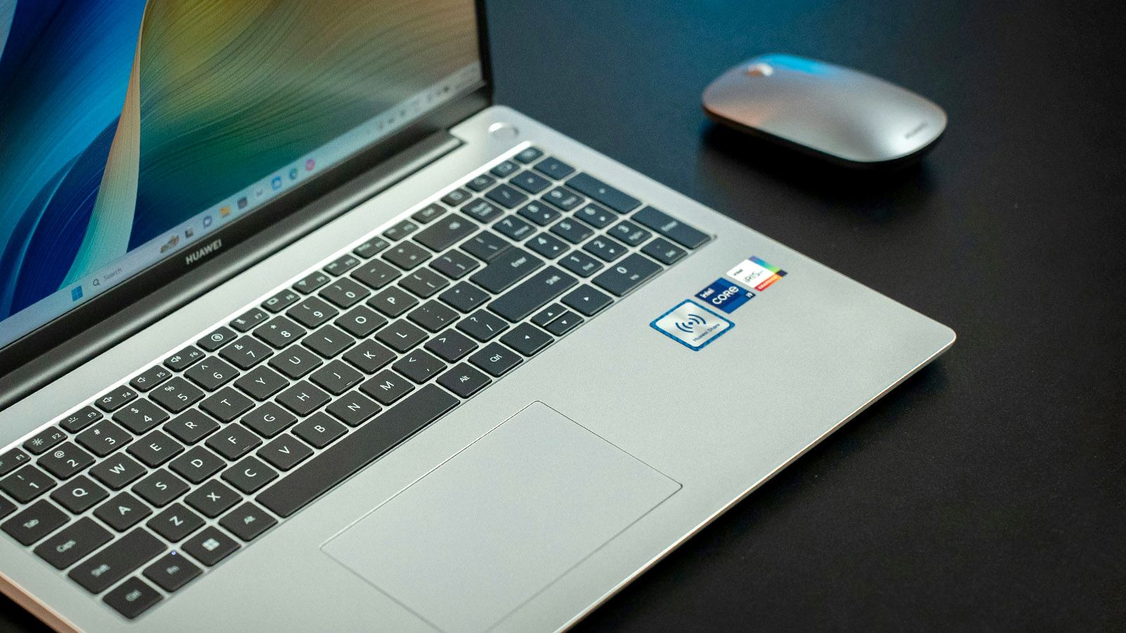 Что означают наклейки на ноутбу­ках