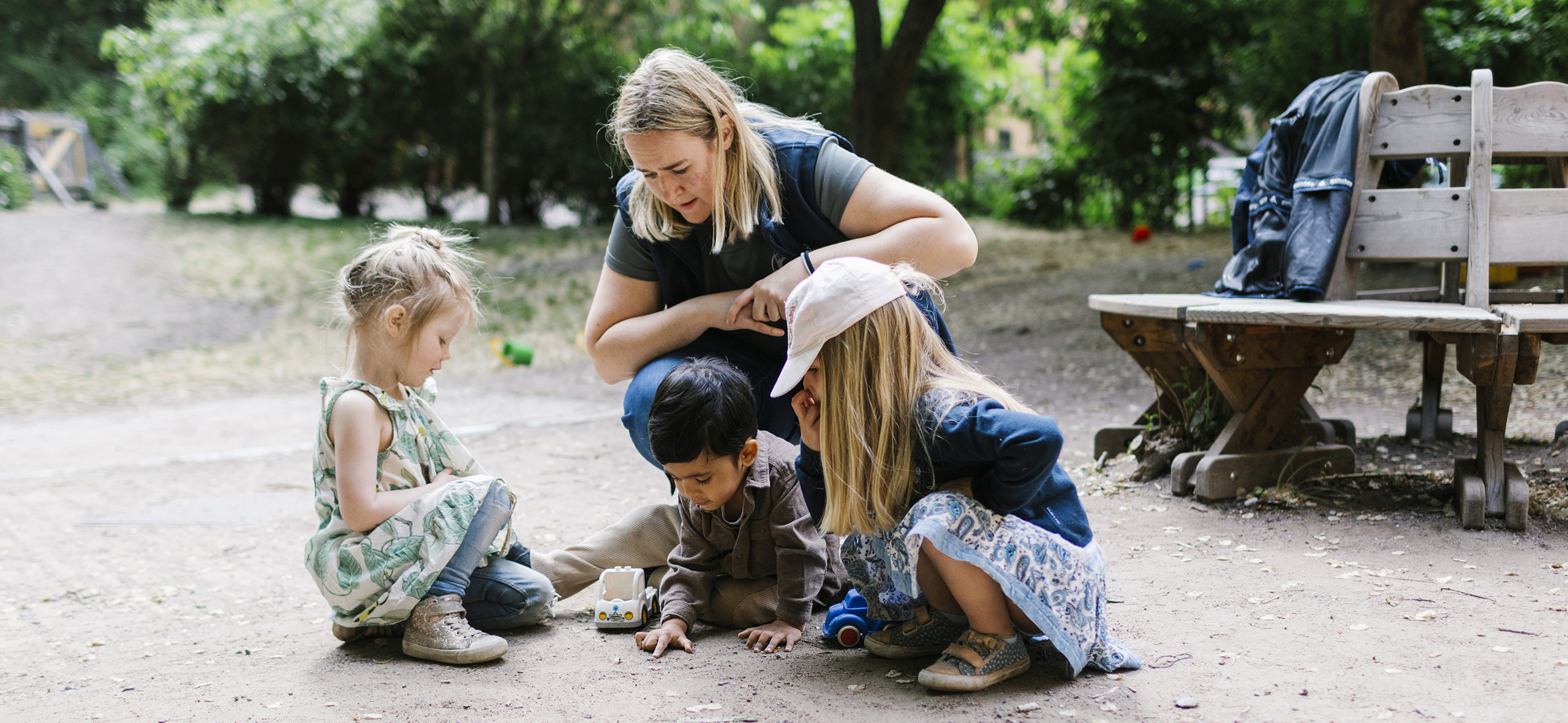 Как вести себя с чужими детьми: 5 рекомендаций психолога