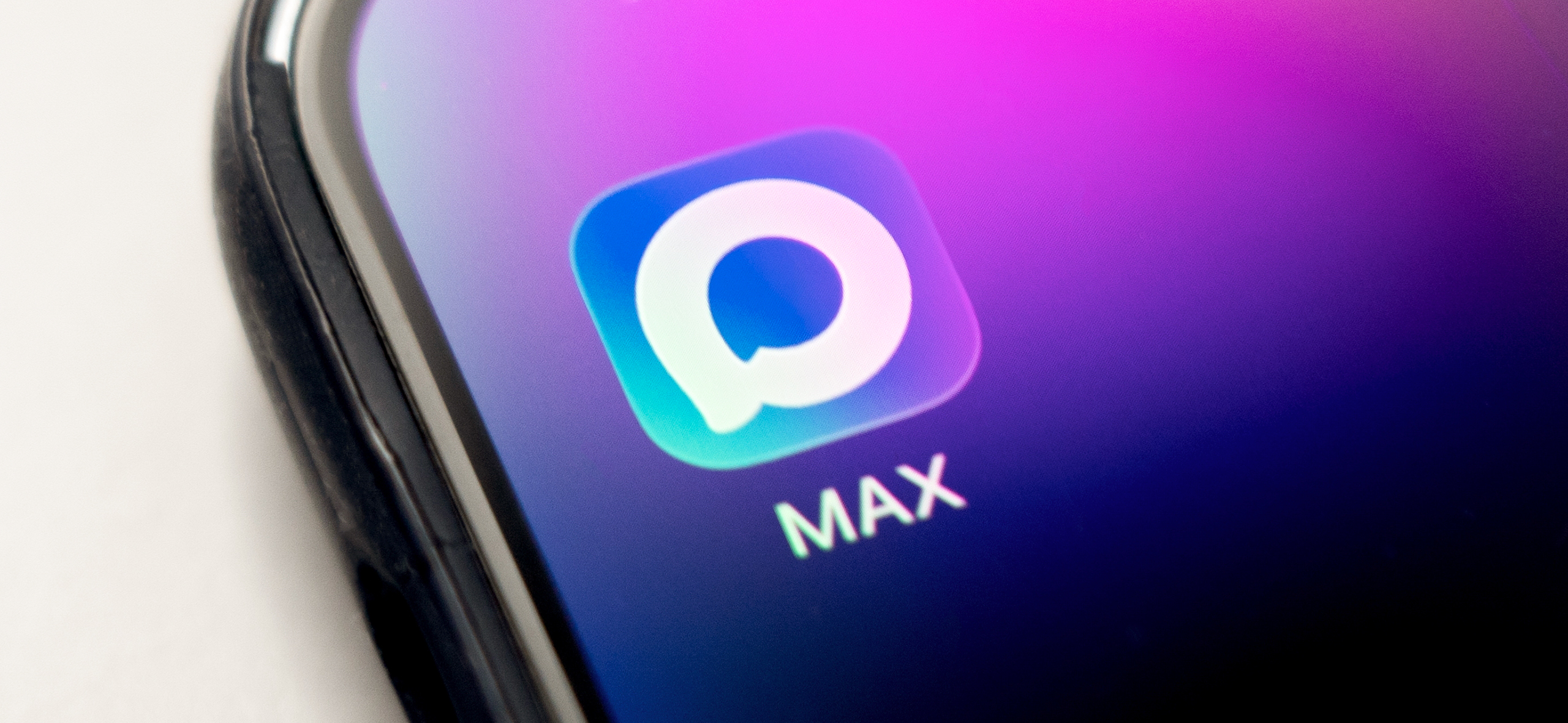 Кому принадлежит мессенджер Max