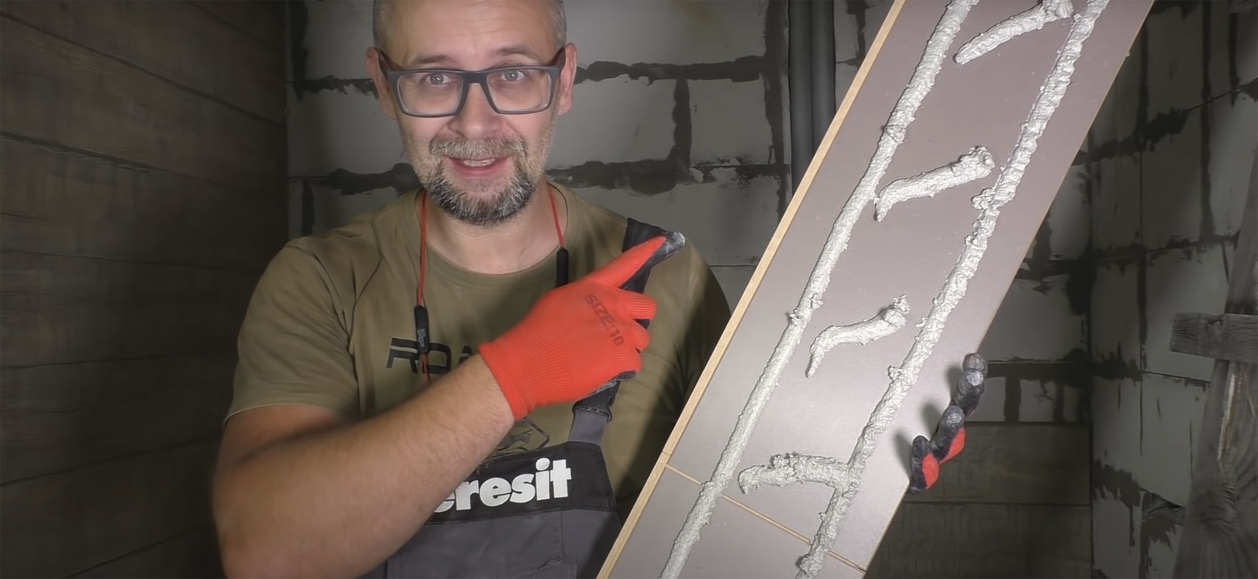 Ламинат вместо обоев и имитация мрамора из шпатлевки: 5 видео о нестандартной отделке стен