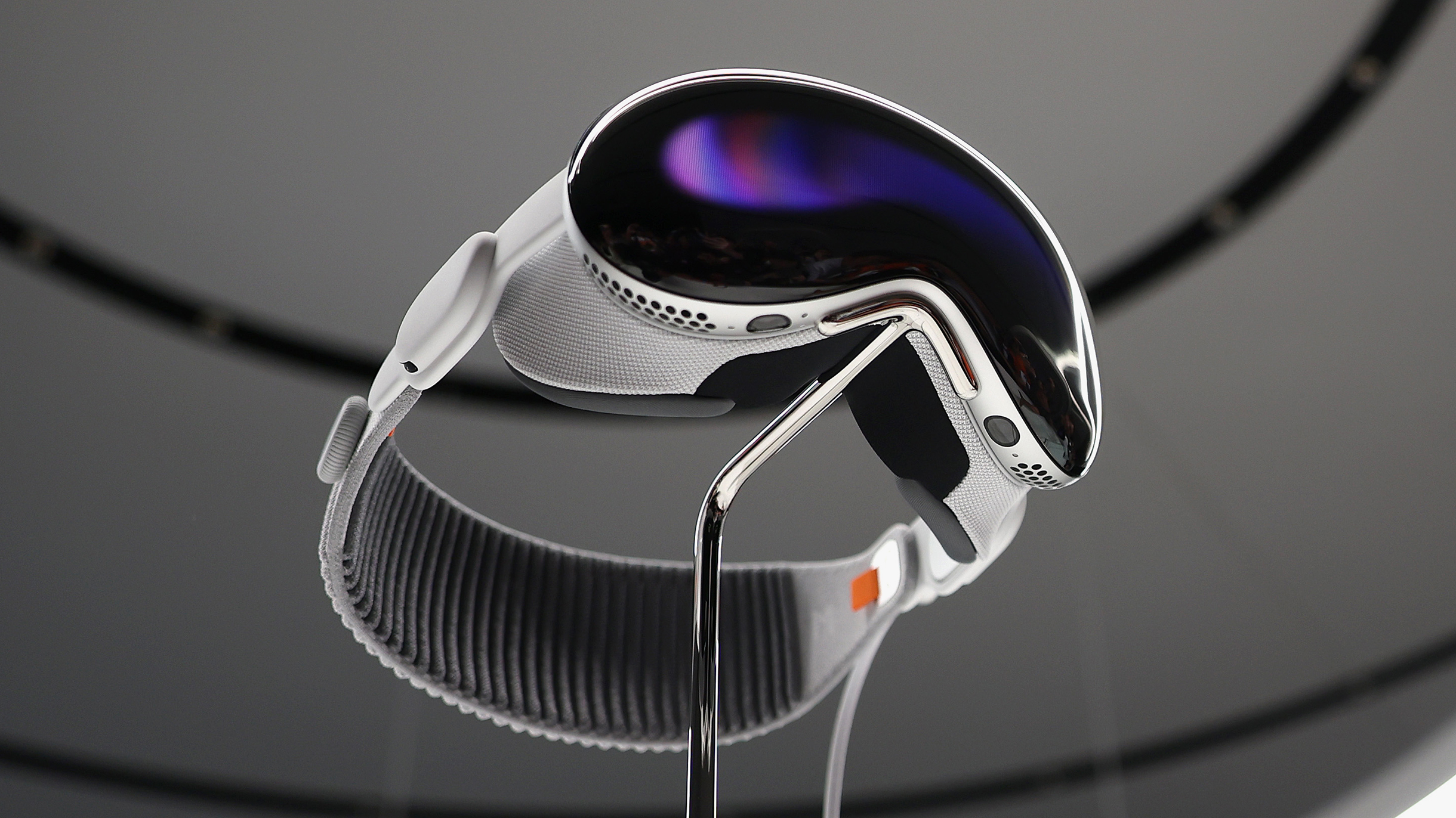 Vision Pro: что нужно знать о шлеме смешанной реальности от Apple