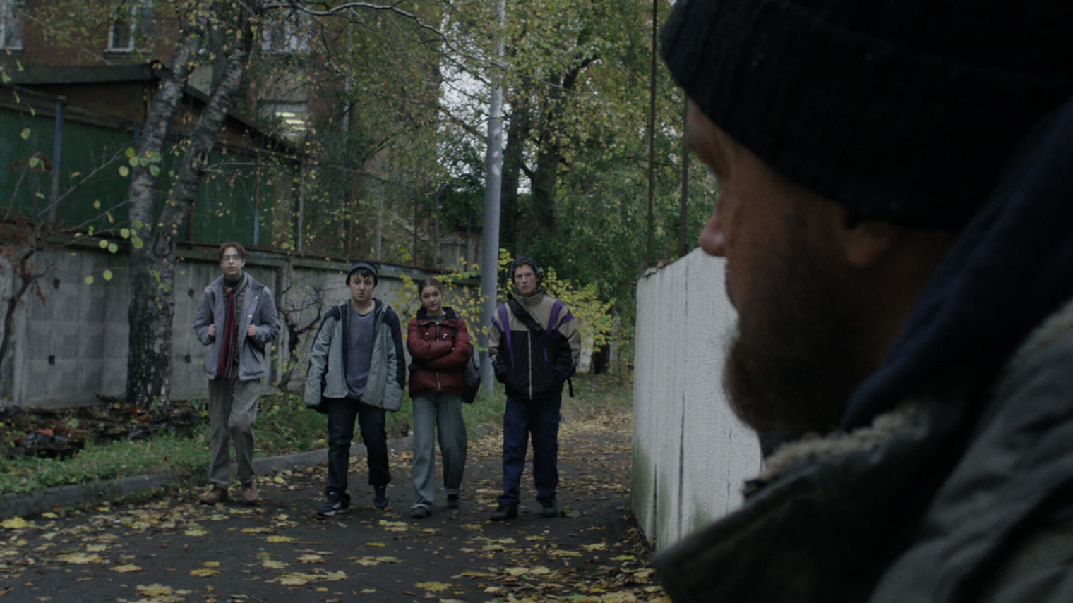 «Камбэк» — это то, как выглядели бы «Очень странные дела» в сеттинге России 2000-х. Только если бы дети вместо потустороннего мира столкнулись с бездомным, у которого очень темное прошлое