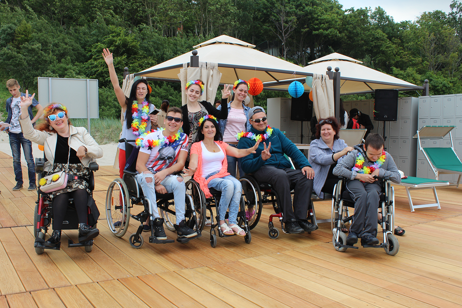 Наши пляжи становятся клубом для людей на инвалидных колясках, где они могут отдыхать и заводить знакомства