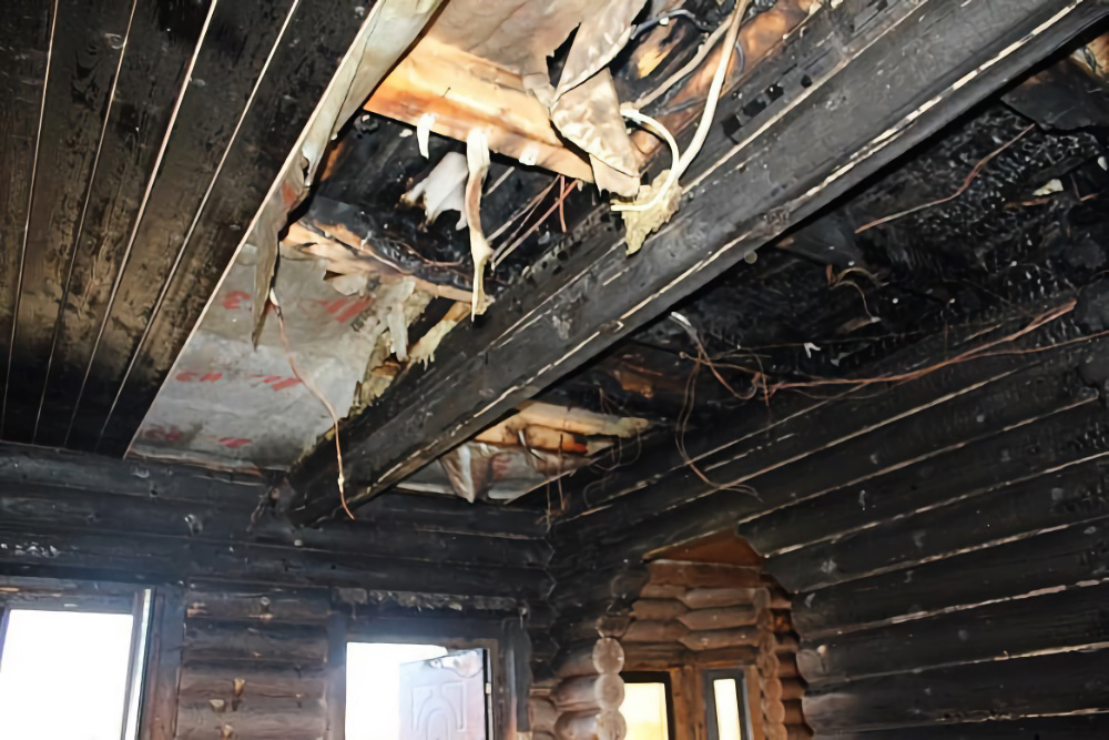 Дом в Серпухове удалось спасти, потому что сосед вовремя вызвал пожарных. Источник: сообщество «Страхование РЕСО⁠-⁠Гарантия» во «Вконтакте»
