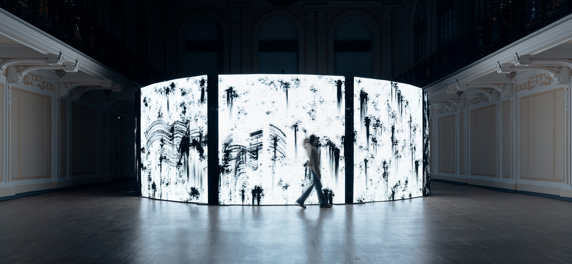 Организаторы фести­валя Intervals открыли в Петер­бурге выставку с инсталля­циями международ­ных художников