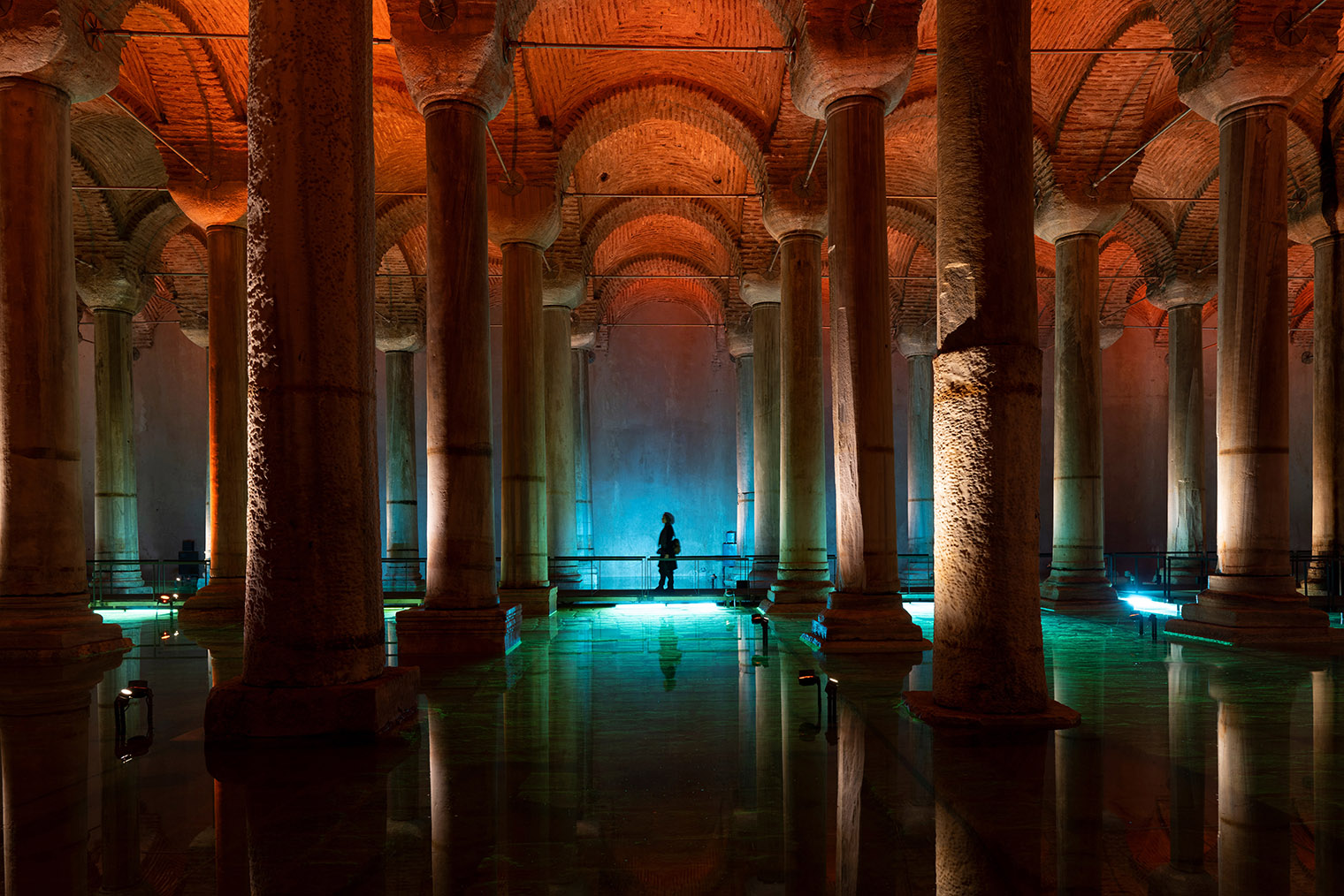 Античные колонны. Фотография: RauL C7 / Shutterstock