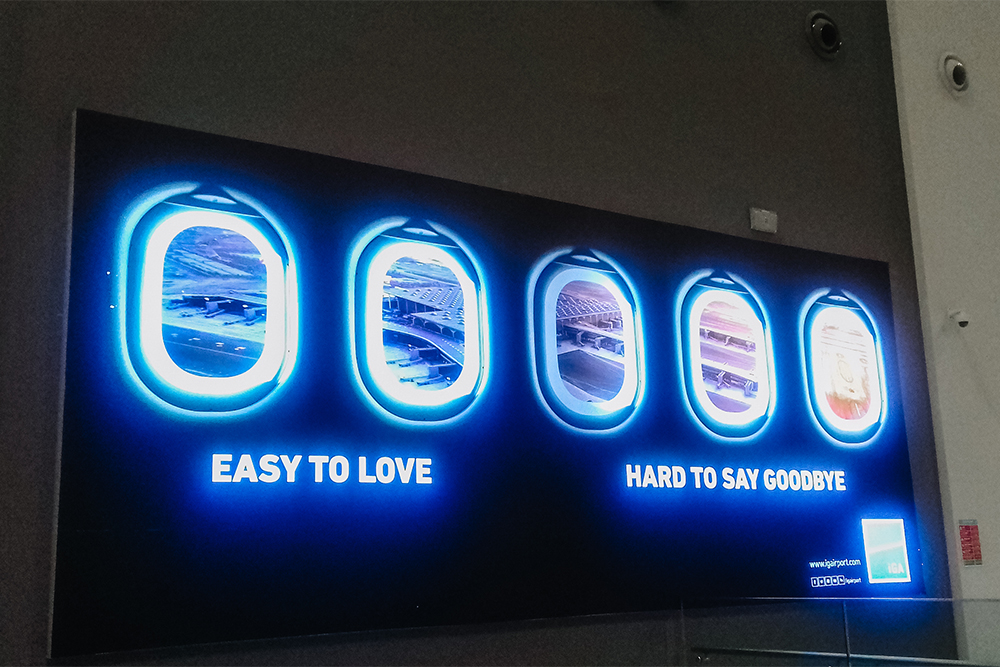 «Легко полюбить, тяжело прощаться» — написано на рекламном баннере в аэропорту Стамбула. Именно это произошло со мной