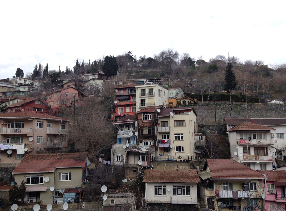 Стамбульские трущобы по пути в дорогой район Арнавуткёй